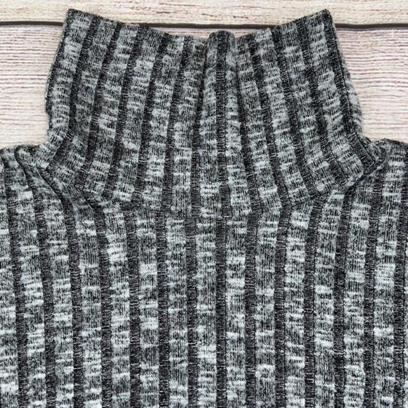 American Eagle Sweater Womens Small Green Ribbed Turtle Neck High Low Stretch - Picture 2 of 5